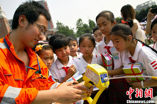 An environmental protection workers show air pollution surveying instruments to students in a primary school in Chengdu, Sichuan Province, on June 3. World Environment Day is celebrated every year on 5 June to raise global awareness of the need to take positive environmental action. It is run by the United Nations Environment Program (UNEP). 