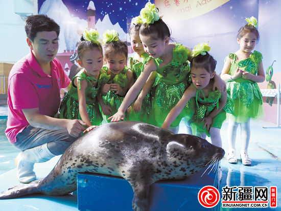 Children visit an aquarium in Urumchi, Xinjiang Uygur Autonomous Region, on June 4. World Environment Day is celebrated every year on 5 June to raise global awareness of the need to take positive environmental action. It is run by the United Nations Environment Program (UNEP). 