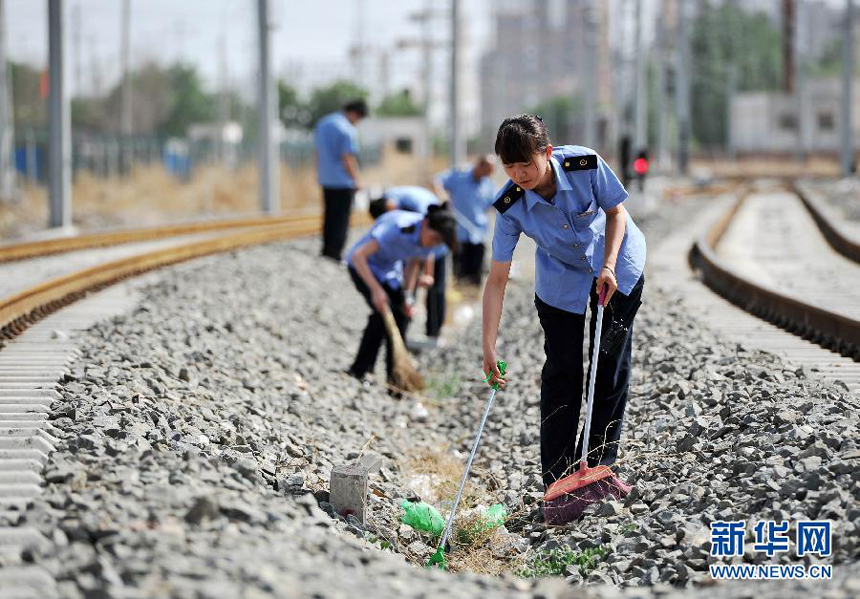 Workers sweep and clean up platforms in a railway station in Yinchuan, Ningxia Hui Autonomous Region, on June 3. World Environment Day is celebrated every year on 5 June to raise global awareness of the need to take positive environmental action. It is run by the United Nations Environment Program (UNEP). 