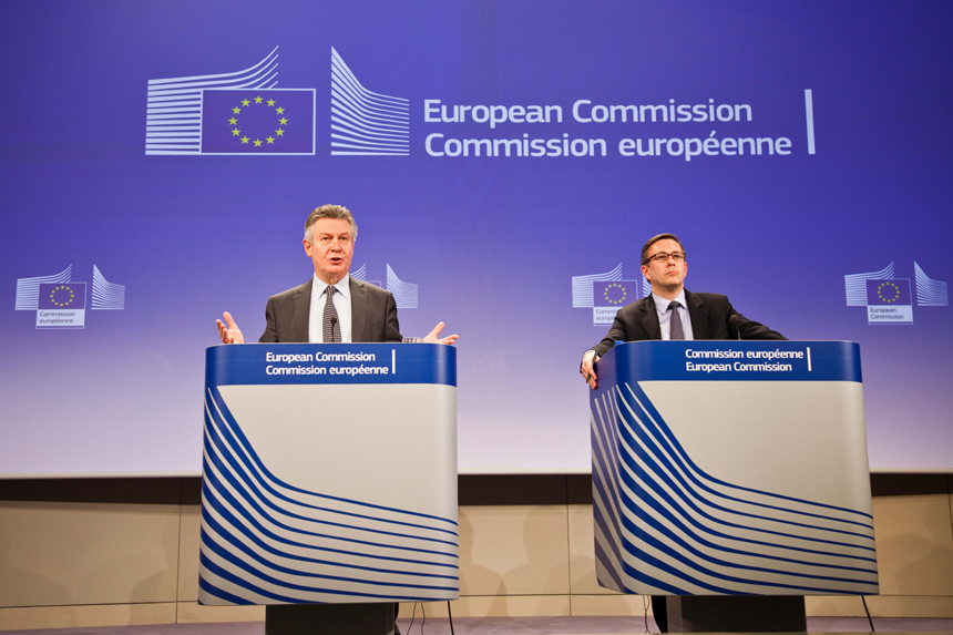 European Union Trade Commissioner Karel De Gucht holds a press conference on the European Commission provisional findings in the anti-dumping investigation on solar panel imports from China on June 4, 2013 at the EU Headquarters in Brussels. The European Commission announces today a plan to impose punitive anti-dumping duties on Chinese solar panel imports despite opposition from Germany and other European Union members. [Photo/Xinhua]