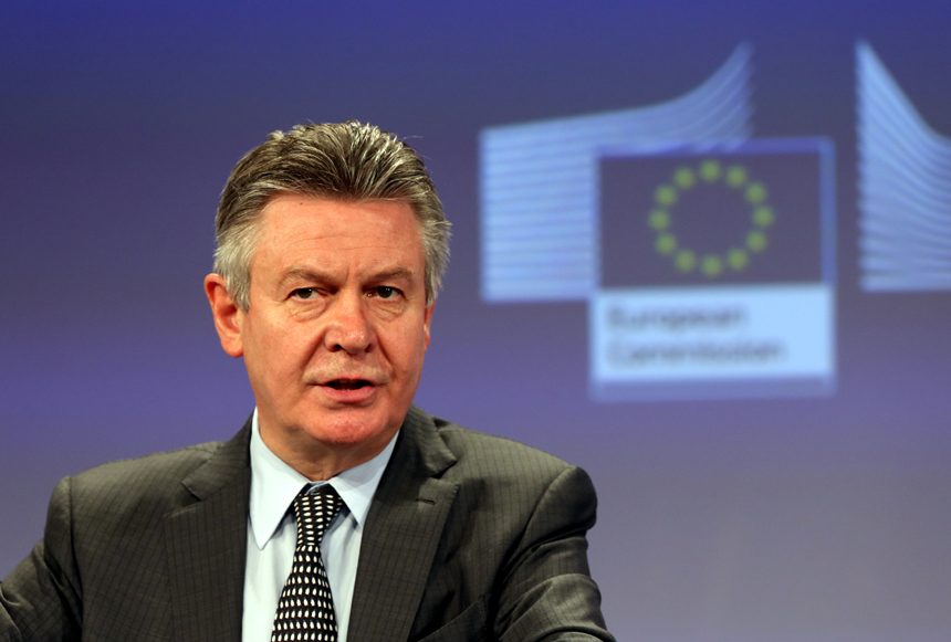 European Union Trade Commissioner Karel De Gucht holds a press conference on the European Commission provisional findings in the anti-dumping investigation on solar panel imports from China on June 4, 2013 at the EU Headquarters in Brussels. The European Commission announces today a plan to impose punitive anti-dumping duties on Chinese solar panel imports despite opposition from Germany and other European Union members. [Photo/Xinhua]