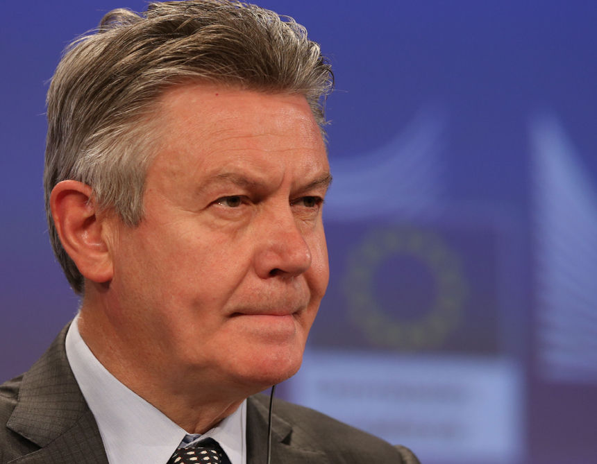 European Union Trade Commissioner Karel De Gucht holds a press conference on the European Commission provisional findings in the anti-dumping investigation on solar panel imports from China on June 4, 2013 at the EU Headquarters in Brussels. The European Commission announces today a plan to impose punitive anti-dumping duties on Chinese solar panel imports despite opposition from Germany and other European Union members. [Photo/Xinhua]