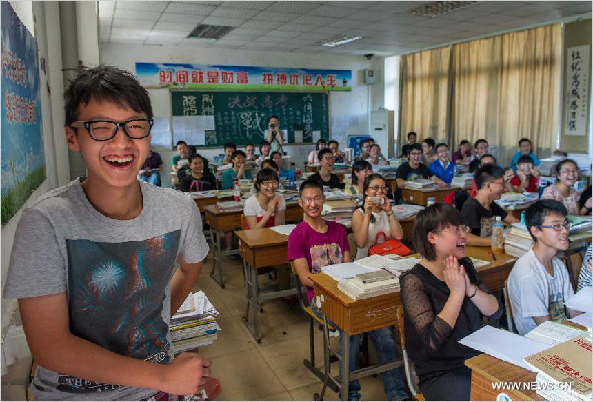 Students attend their last lesson at the Yucai Middle School in Chongqing, southwest China, June 4, 2013. Three days later, the high school graduates will take part in the national college entrance exam, which is set for June 7 and 8. 