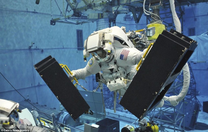 The U.S. space agency has built a swimming pool 10 times as large as an Olympic pool in an attempt to prepare astronauts for the experience of weightlessness. The Neutral Buoyancy Laboratory(NBL) is located at the Sonny Carter Training Facility, near NASA&apos;s Johnson Space Center in Houston, Texas. 