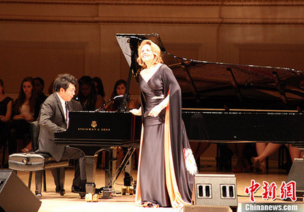 Renowned Chinese pianist Lang Lang teams up with a host of Grammy winners in a spectacular performance at the Carnegie Hall in New York.