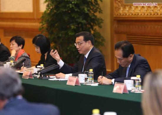 Chinese Premier Li Keqiang (2nd R) attends a seminar held with a group of business executives who have attended the Global CEO Council in Beijing or will participate in the 2013 Fortune Global Forum, which will open on Thursday in Chengdu, at the Great Hall of the People in Beijing, capital of China, June 5, 2013. [Xinhua]