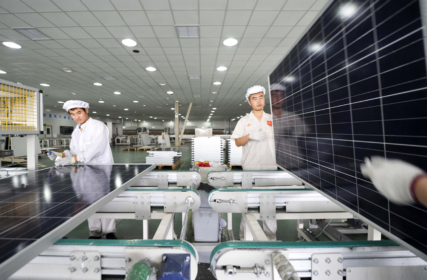  The European Commission announces Tuesday a plan to impose punitive anti-dumping duties on Chinese solar panel imports despite opposition from Germany and other European Union members. [Photo/Xinhua]
