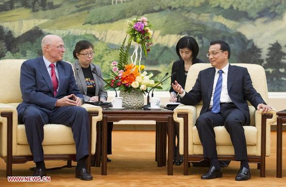 Chinese Premier Li Keqiang (R) meets with former U.S. Treasury Secretary Henry Paulson in Beijing, capital of China, June 6, 2013. [Huang Jingwen/Xinhua] 