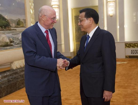 Chinese Premier Li Keqiang (R) meets with former U.S. Treasury Secretary Henry Paulson in Beijing, capital of China, June 6, 2013. [Huang Jingwen/Xinhua] 