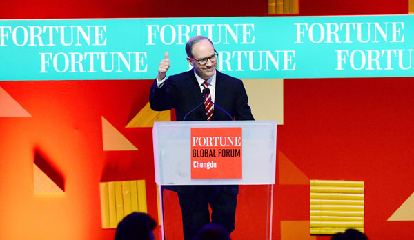 Fortune magazine's managing editor Andy Serwer addresses the opening ceremony of the 2013 Fortune Global Forum in Chengdu, capital of southwest China's Sichuan province, June 6, 2013. [Xinhua]
