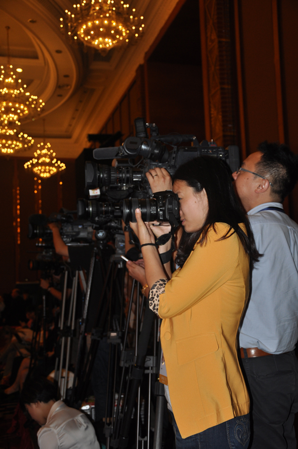 Fortune Global Forum participants attended a welcome reception in Chengdu Thursday evening. Themed 'China's New Future' and scheduled for June 6-8, the Chengdu forum convenes over 600 heavyweights from the political, business and academic world. [China.org.cn]