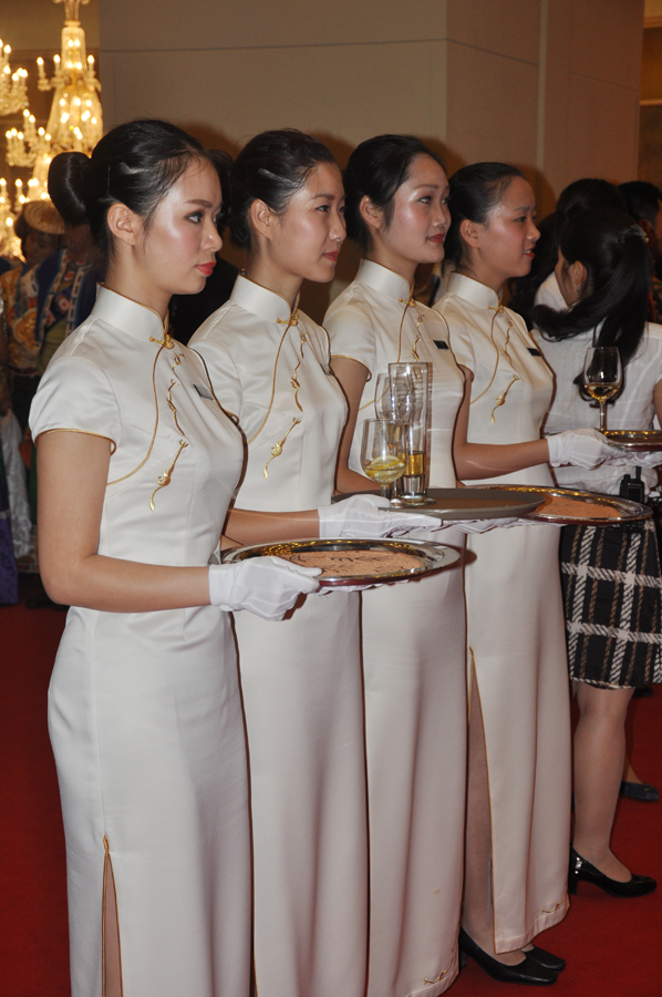 Fortune Global Forum participants attended a welcome reception in Chengdu Thursday evening. Themed 'China's New Future' and scheduled for June 6-8, the Chengdu forum convenes over 600 heavyweights from the political, business and academic world. [China.org.cn]