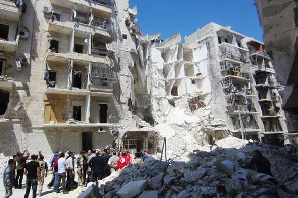 UNHCR participated in an inter-agency mission to Aleppo in April accompanying eight trucks of essential and relief items. [J. Andrews/UNHCR]