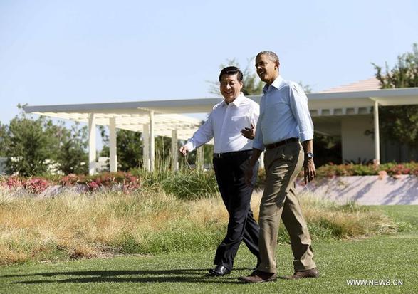 Chinese President Xi Jinping (L) and U.S. President Barack Obama take a walk before heading into their second meeting, at the Annenberg Retreat, California, the United States, June 8, 2013. Chinese President Xi Jinping and U.S. President Barack Obama held the second meeting here on Saturday to exchange views on economic ties. [Lan Hongguang/Xinhua]