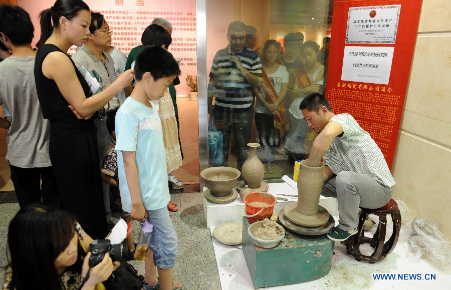 CHINA-HENAN-ZHENGZHOU-MUSEUM-INTANGIBLE HERITAGE-EXHIBITION (CN)