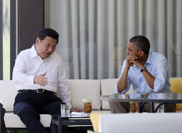 Chinese President Xi Jinping (L) and U.S. President Barack Obama have a talk on a bench while taking a walk before heading into their second meeting, at the Annenberg Retreat, California, the United States, June 8, 2013. Chinese President Xi Jinping and U.S. President Barack Obama held the second meeting here on Saturday to exchange views on economic ties. (Xinhua/Lan Hongguang)