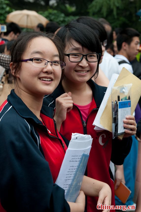 Two students beam at the camera after finishing their college entrance exam on Saturday afternoon, June 8, 2013 in Beijing. A total of 72, 736 students in Beijing have registered to sit this &apos;big test.&apos; [Photo / Chen Boyuan]