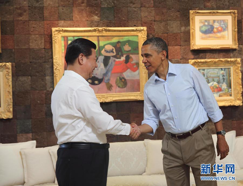 U.S. President Barack Obama (R) welcomes Chinese President Xi Jinping to join a walk before heading into their second meeting, at the Annenberg Retreat, California, the United States, June 8, 2013. Chinese President Xi Jinping and U.S. President Barack Obama held the second meeting here on Saturday to exchange views on economic ties.