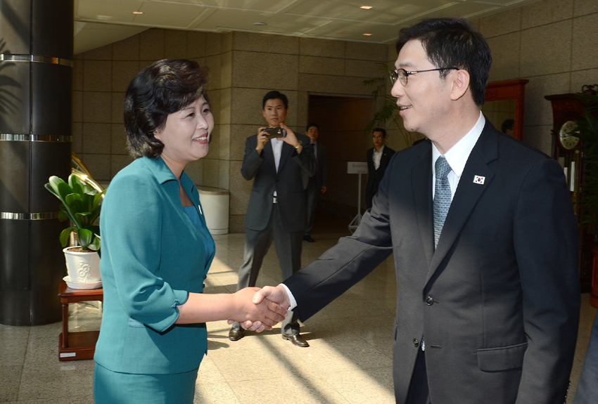The first working-level talks in over two years between officials of the Democratic People's Republic of Korea and South Korea begins on Sunday at Panmunjom border village, according to Yonhap news agency.