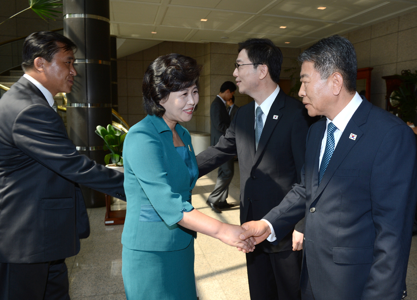 The first working-level talks in over two years between officials of the Democratic People's Republic of Korea and South Korea begins on Sunday at Panmunjom border village, according to Yonhap news agency.