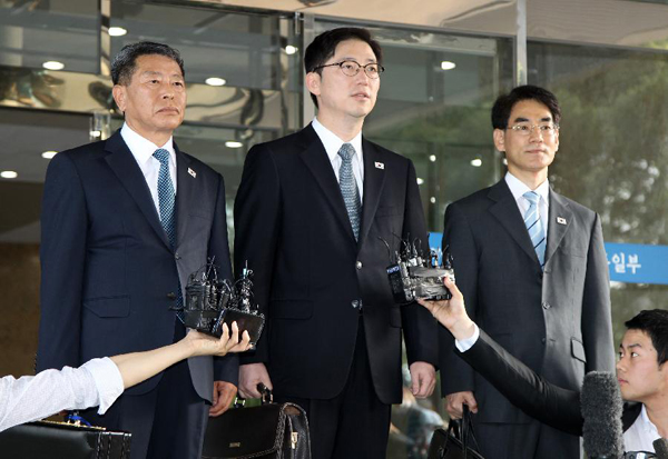 The first working-level talks in over two years between officials of the Democratic People's Republic of Korea and South Korea begins on Sunday at Panmunjom border village, according to Yonhap news agency.