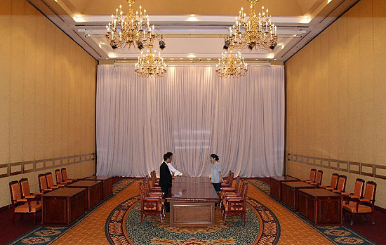 Staff memebers arrange the meeting place in Hilton Hotel, Seoul, South Korea, June 11, 2013. High-level inter-governmental talks between South Korea and the Democratic People's Republic of Korea (DPRK) scheduled to be held on Wednesday and Thursday in Seoul was called off due to the disagreement over the level of chief delegates, the South Korean Unification Ministry said Tuesday. [Xinhua/Park Jin-hee]