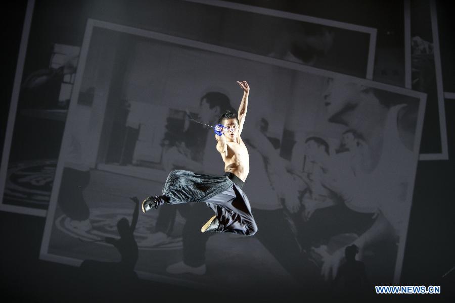 A dancer from Dragon Style Kung Fu Performance Troupe performs in the Kungfu Dance &apos;The Door&apos; at the Peking University Hall in Beijing, capital of China, June 10, 2013. (Xinhua/Zhao Bing)