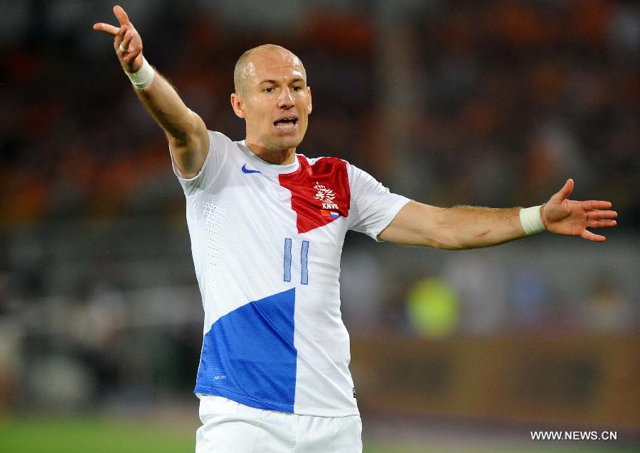 Arjen Robben of the Netherlands gestures during the international friendly soccer match against China at the Workers Stadium in Beijing, capital of China, June 11, 2013. (Xinhua/Gong Lei) 