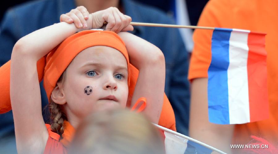 A fan of the Netherlands waves the Dutch national flag prior to the international friendly soccer match between Netherlands and China at the Workers Stadium in Beijing, capital of China, June 11, 2013. (Xinhua/Kong Hui)