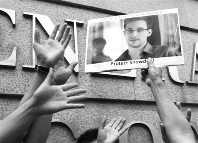 People protest outside the US consulate in Hong Kong and demand that the government protect the whistle-blower who is hiding in the city. 