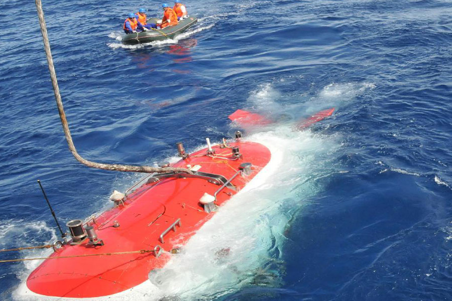 Photo taken on June 17, 2013 shows China's manned deep-sea submersible Jiaolong in the South China Sea, south China. [Photo/Xinhua]