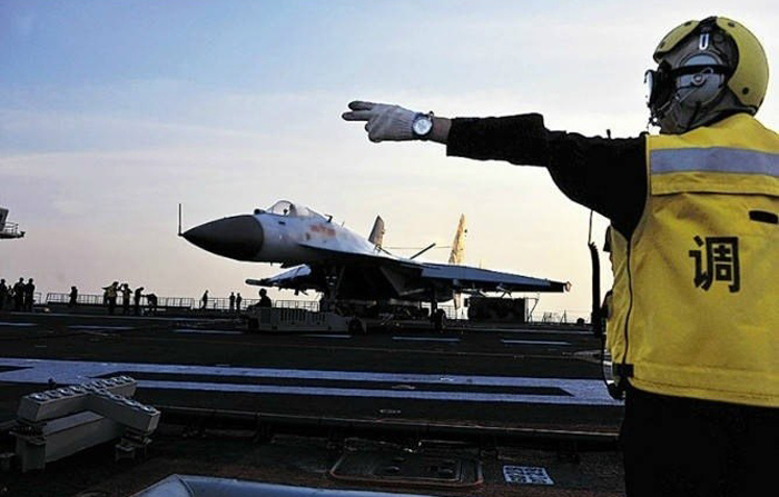 This photo released on June 18, 2013 records China's aircraft carrier Liaoning conducting training sessions. [Photo/Huanqiu.com]