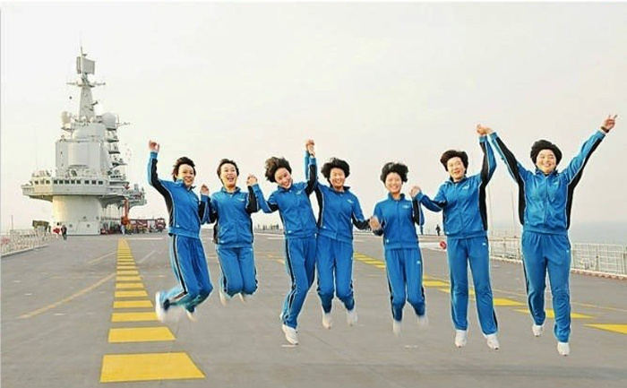 This photo released on June 18, 2013 records China's aircraft carrier Liaoning conducting training sessions. [Photo/Huanqiu.com] 