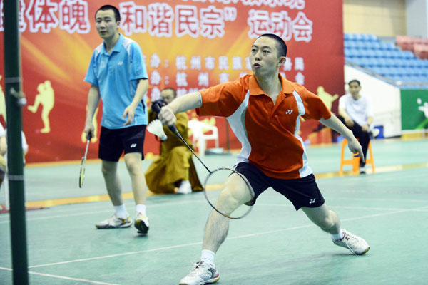 Monks from Lingyin Temple in Hangzhou, Zhejiang province, are competitive badminton players. [Photo/China Daily]