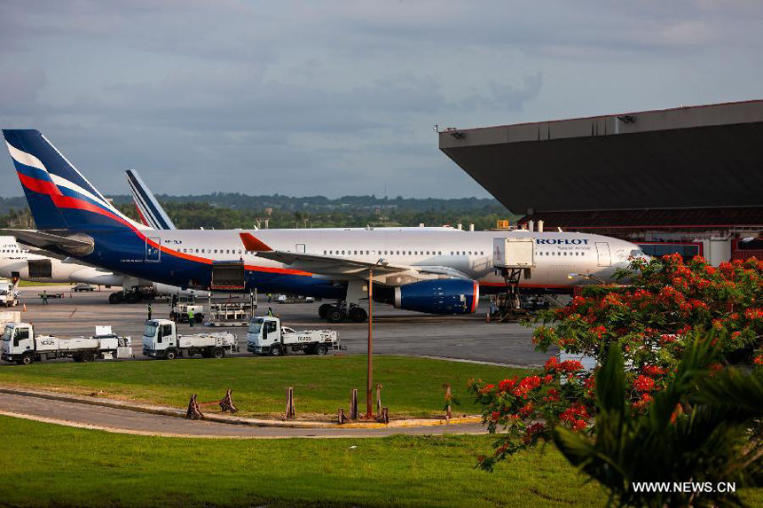 The flight SU150 from Moscow, Russia, is seen at the Jose Marti airport in Havana, Cuba, June 24, 2013. Former U.S. intelligence contractor Edward Snowden did not show up at the flight. 