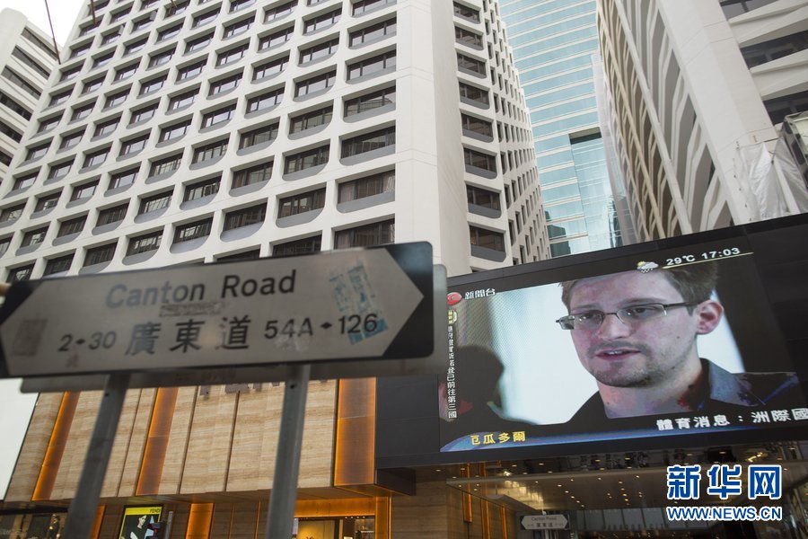 6月23日，香港报道，斯诺登藏身香港两周后，今日上午10时55分离开香港，乘坐俄罗斯航空航班前往莫斯科，大约在北京时间21时15分抵达莫斯科。香港特区政府发表声明，斯诺登系正常前往他国，已就该事通知美国政府。