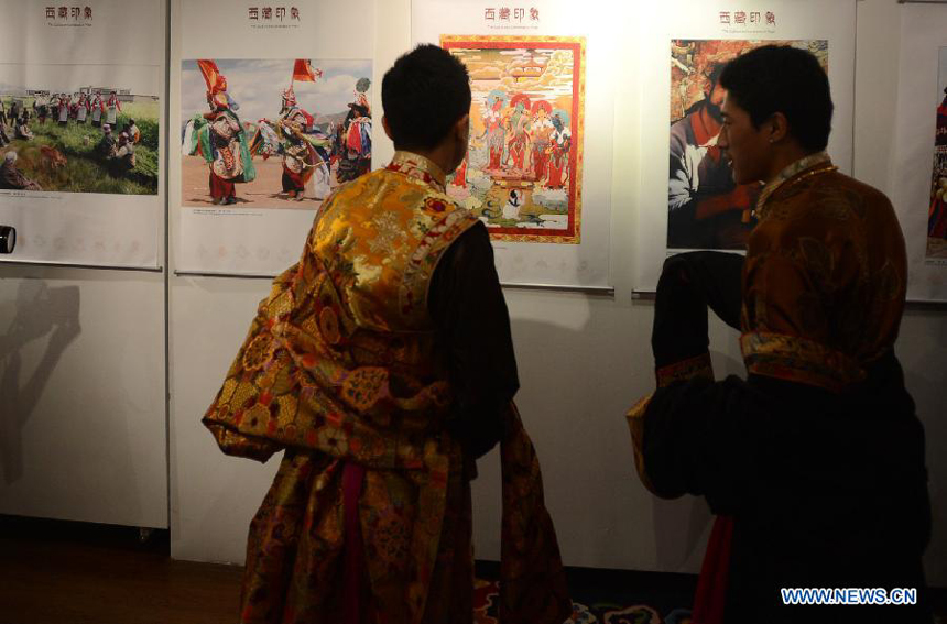 People visit a photographic exhibition on the culture and language of southwest China&apos;s Tibet Autonomous Region, which kicked off in New York, the United States, on June 26, 2013.