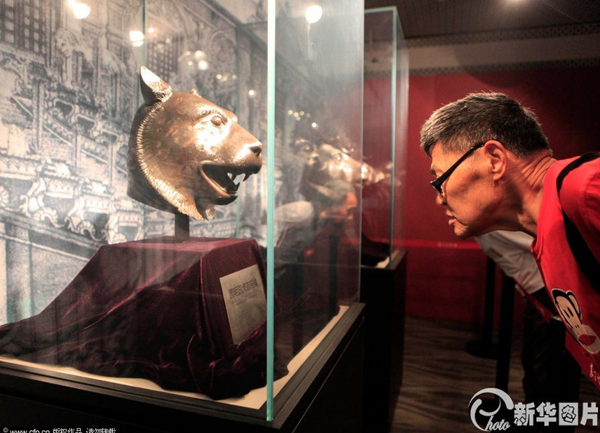 The bronze heads of four zodiac animals looted by British and French troops in 1860 have gone on display at a new museum in Shanghai. 