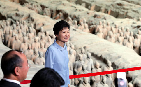 South Korean President Park Geun-hye has called for greater economic cooperation and cultural exchange with China. 