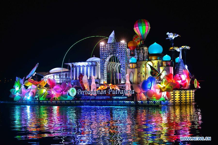 MALAYSIA-PUTRAJAYA-FLOAT-NIGHT PARADE