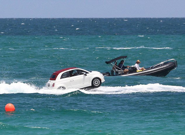 A fleet of Fiat 500 cars were recently spotted 'swimming' off the coast of Miami's South Beach. [huanqiu.com] 