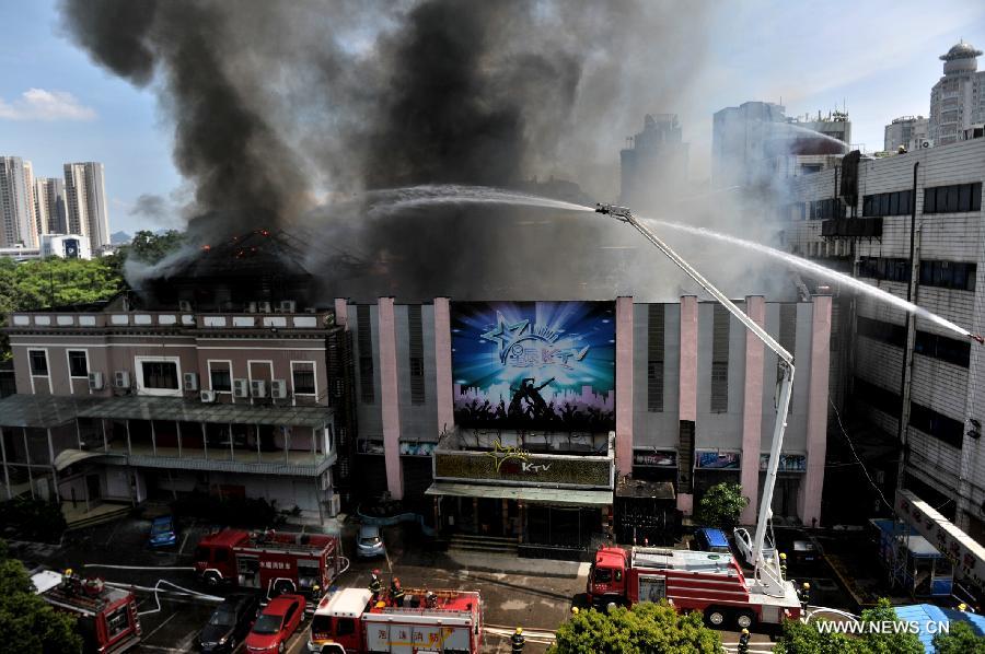 Smokes rise from a burning four-story commercial building in Liuzhou, south China's Guangxi Zhuang Autonomous Region, July 1, 2013. Twelve fire trucks and 49 firefighters have been dispatched to fight the blaze. No casualties have been reported thus far. [Photo/Xinhua]