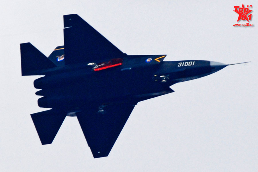 Check out the photos of the trial flight of China's J-31 Stealth Fighter. [Photo: top81.cn] 
