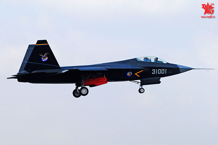 Check out the photos of the trial flight of China's J-31 Stealth Fighter. [Photo/op81.cn]