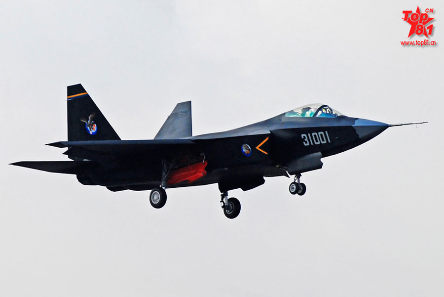 Check out the photos of the trial flight of China's J-31 Stealth Fighter. [Photo/op81.cn]