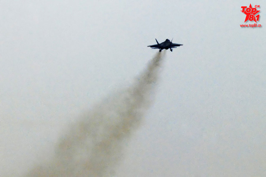 Check out the photos of the trial flight of China's J-31 Stealth Fighter. [Photo/op81.cn]