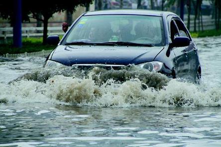 Heavy rain flooded roads in Shandong province. [CFP]