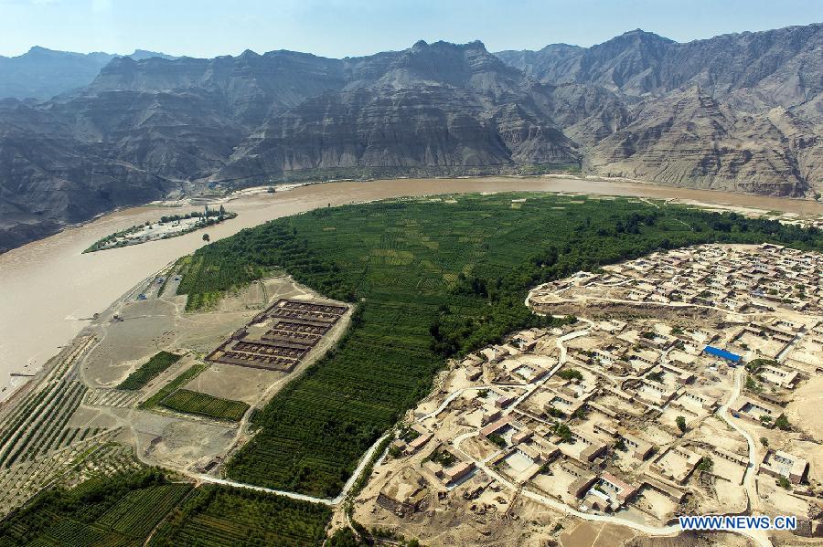 CHINA-NINGXIA-YELLOW RIVER-HEISHAN GORGE (CN)