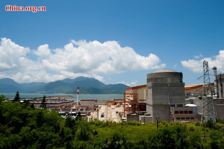 Daya Bay Nuclear Power Plant is located on Daya Bay in Shenzhen&apos;s Longgang District, Guangdong Province. It is on the northeast of Hong Kong. Daya Bay has two 944 MWe PWR nuclear reactors based on the Framatone ANP French 900 MWe three cooling loop design. [Chen Boyuan / China.org.cn]