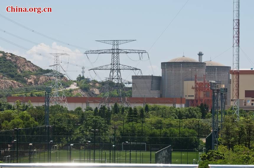 Daya Bay Nuclear Power Plant is located on Daya Bay in Shenzhen&apos;s Longgang District, Guangdong Province. It is on the northeast of Hong Kong. Daya Bay has two 944 MWe PWR nuclear reactors based on the Framatone ANP French 900 MWe three cooling loop design. [Chen Boyuan / China.org.cn]